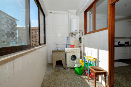 Nice single bedroom in central Coimbra in a 6 bedroom apartment - Gallery - 18