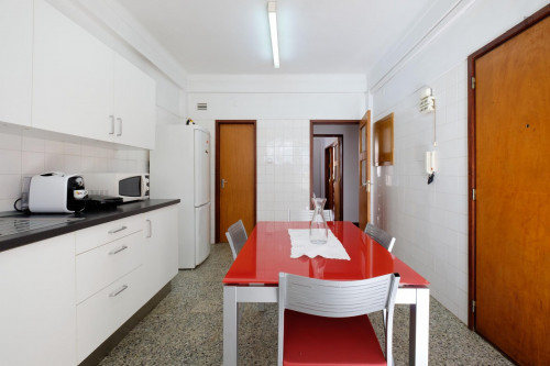 Nice single bedroom in central Coimbra in a 6 bedroom apartment - Gallery - 20
