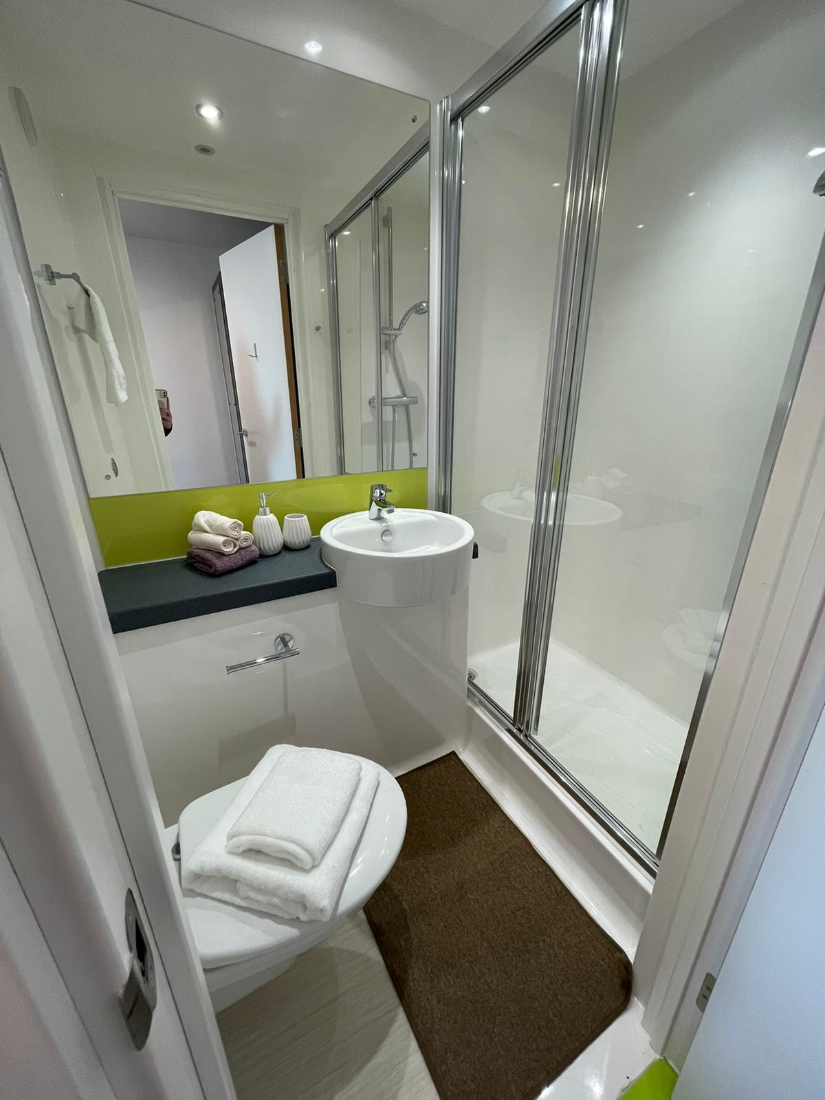  Deluxe En-Suite  -  Phoenix Place  - Gallery -  4