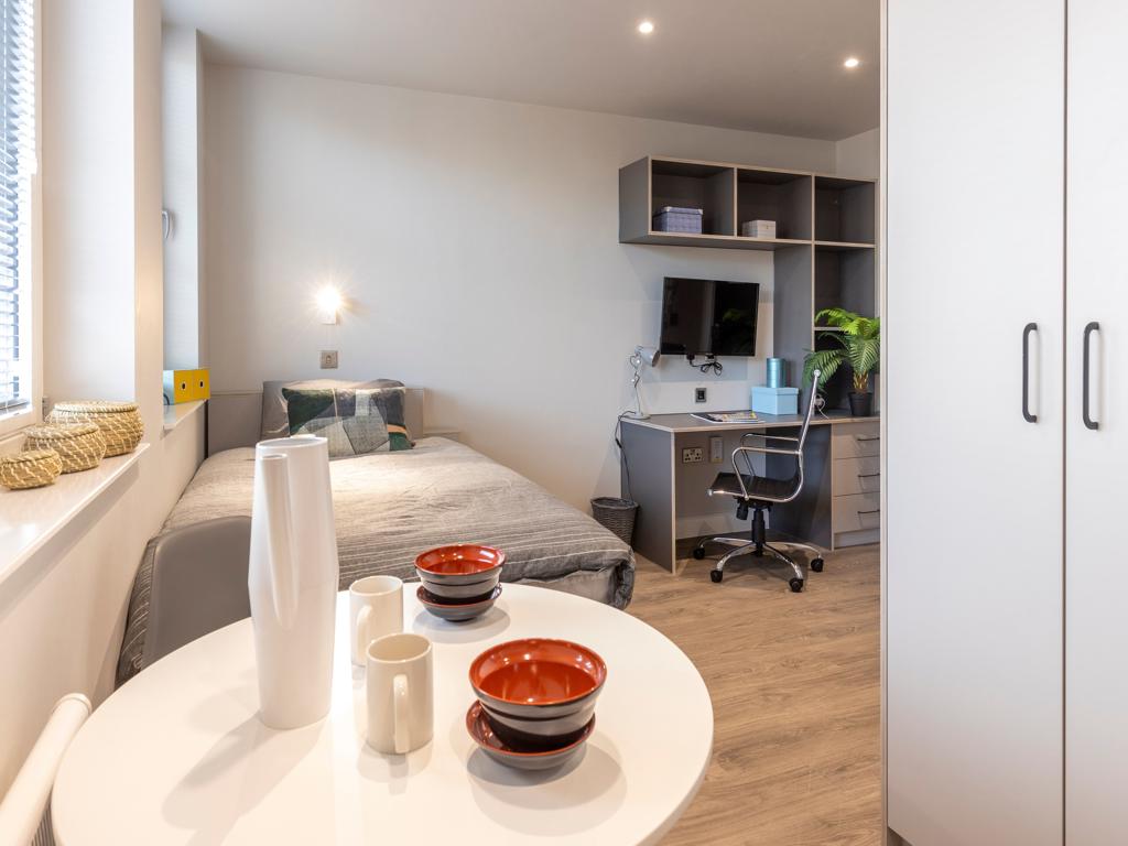  Large Premier Studio  -  Pannell House  - Gallery -  6