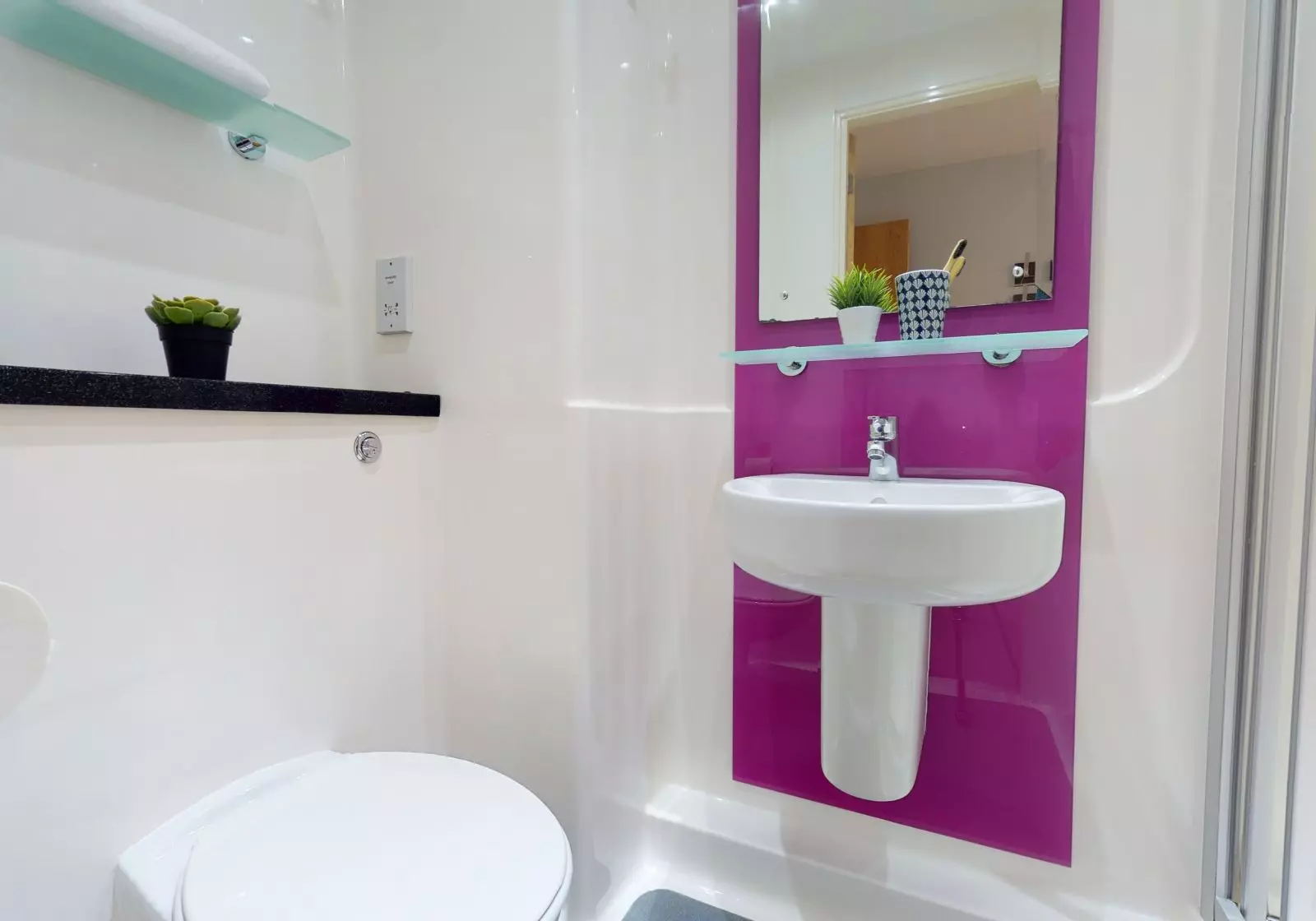  Saver En-Suite  -  iQ Penworks House  - Gallery -  3