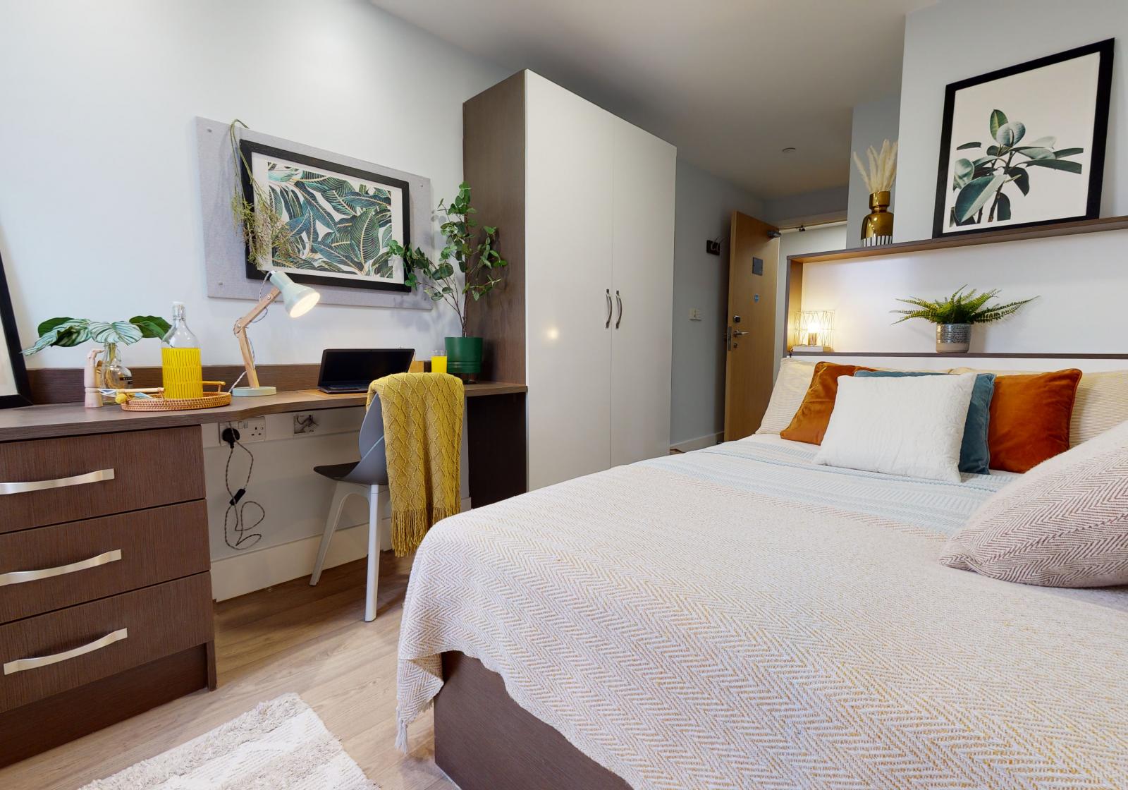  Platinum En-Suite Plus  -  iQ Penworks House  - Gallery -  3