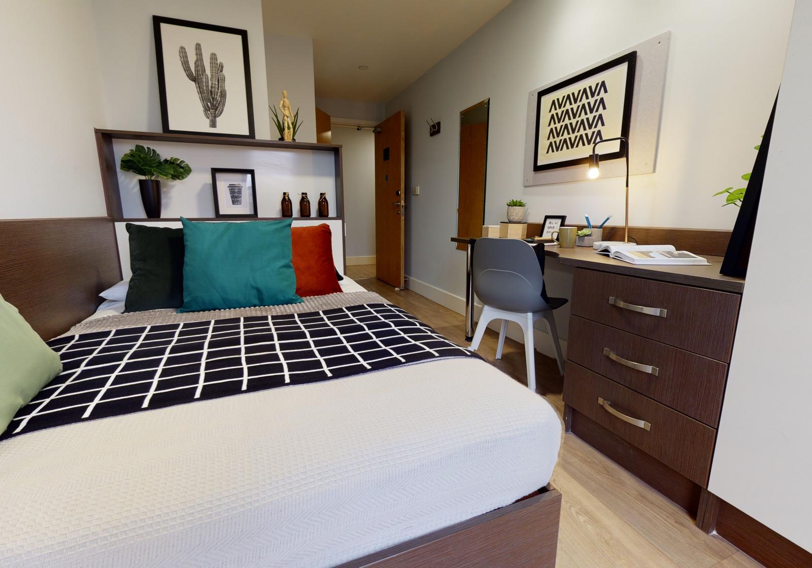  Silver En-Suite Plus  -  iQ Penworks House  - Gallery -  1