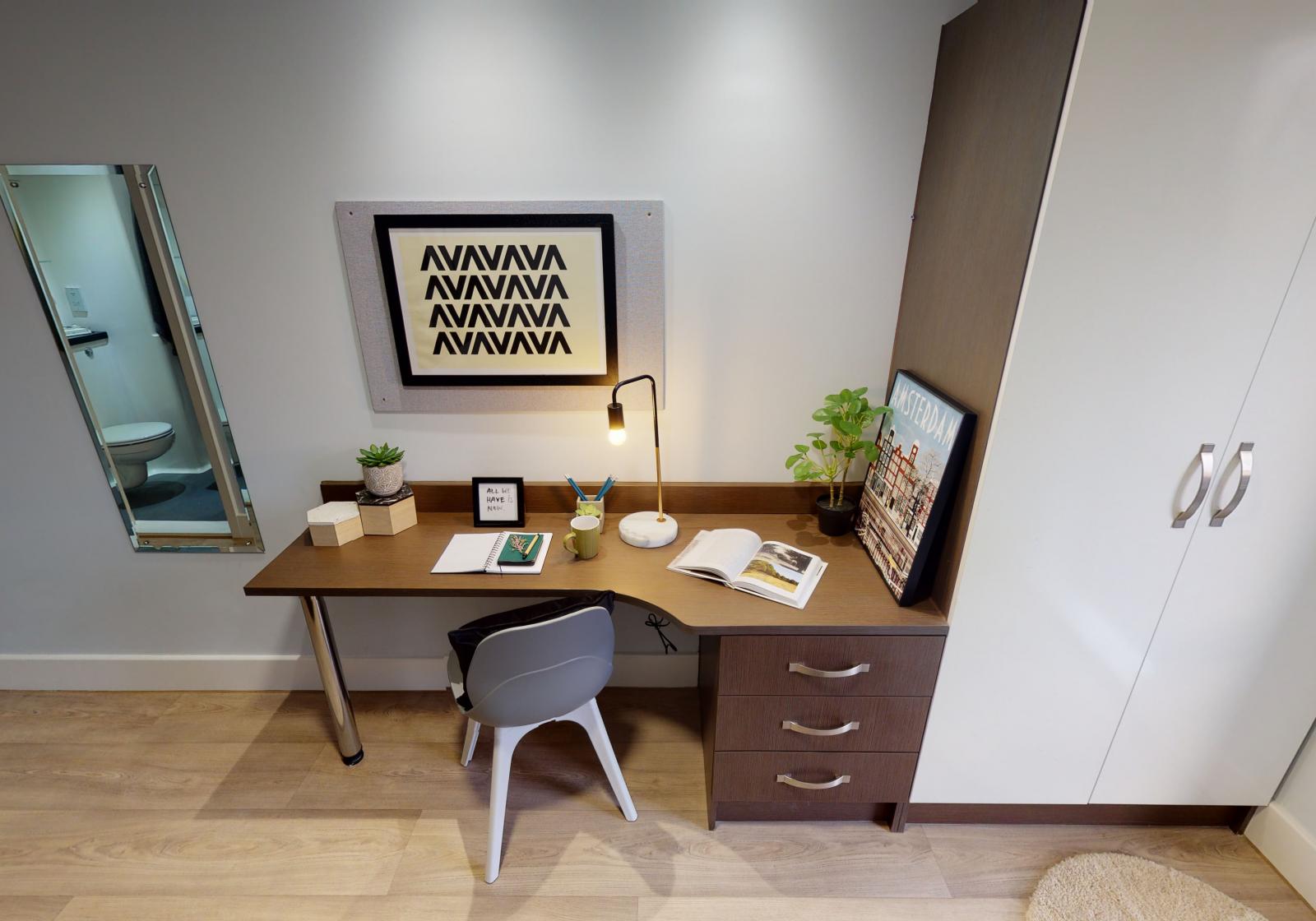  Silver En-Suite Plus  -  iQ Penworks House  - Gallery -  5