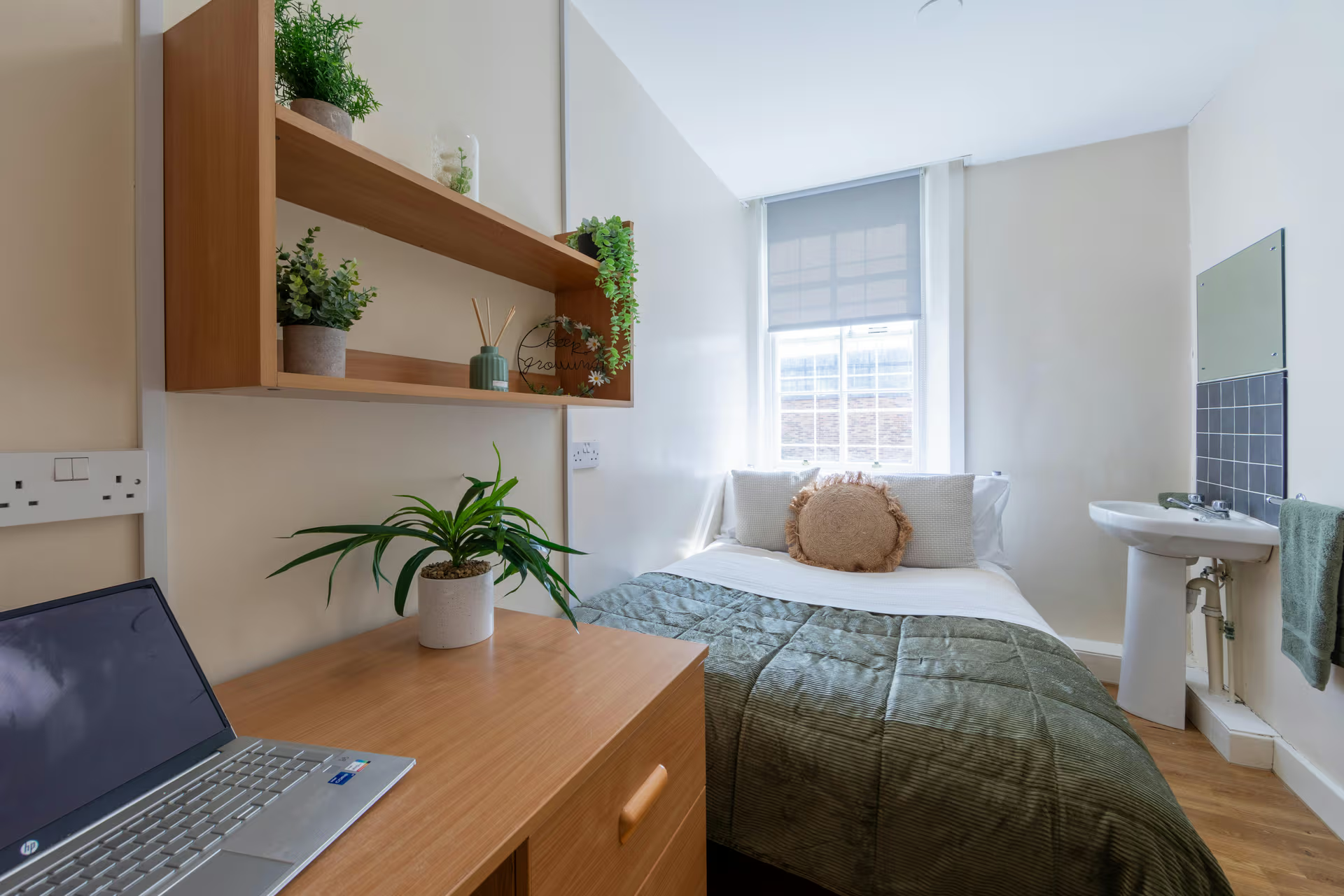 Silver Non En-Suite - 4