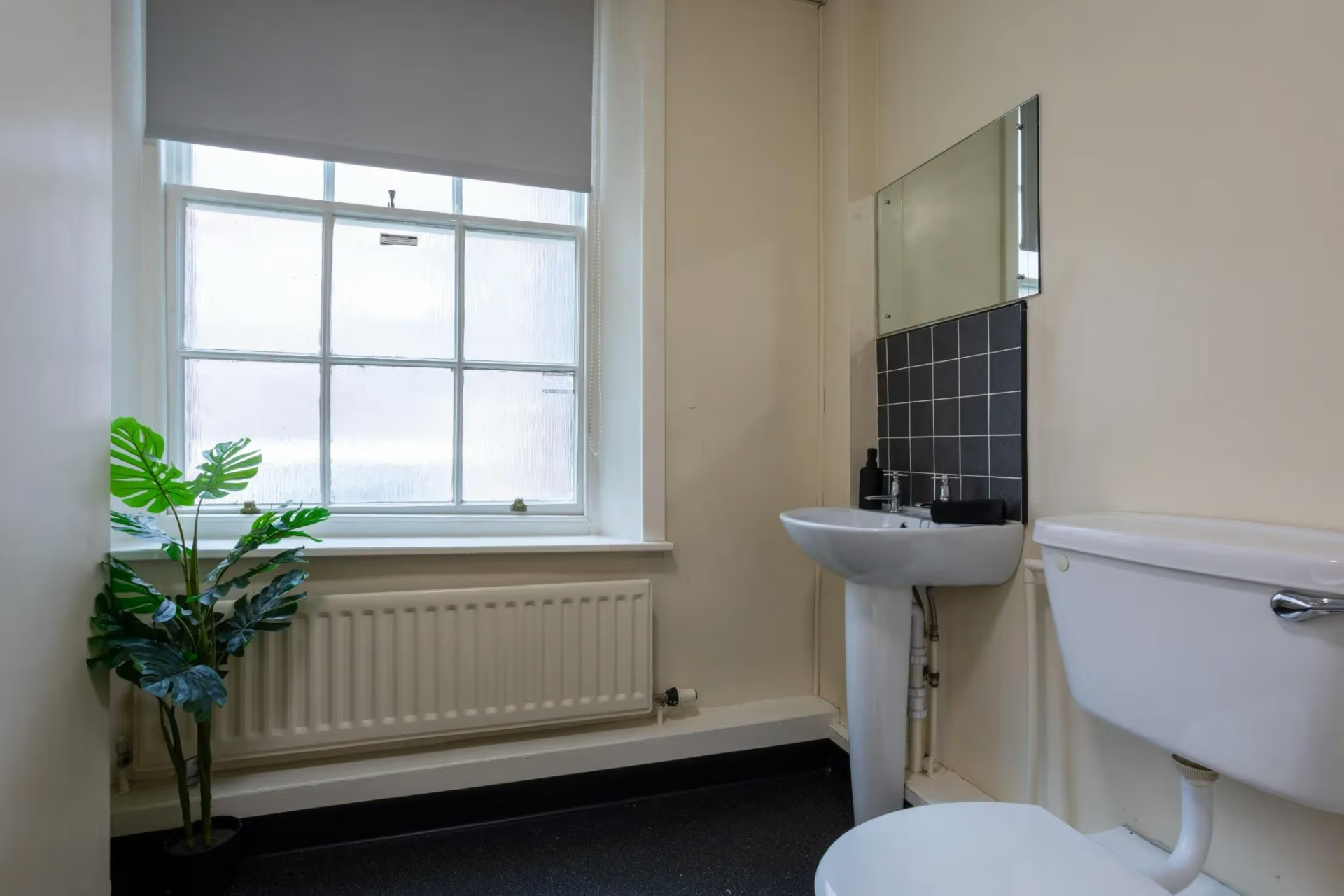 Silver Non En-Suite - 6