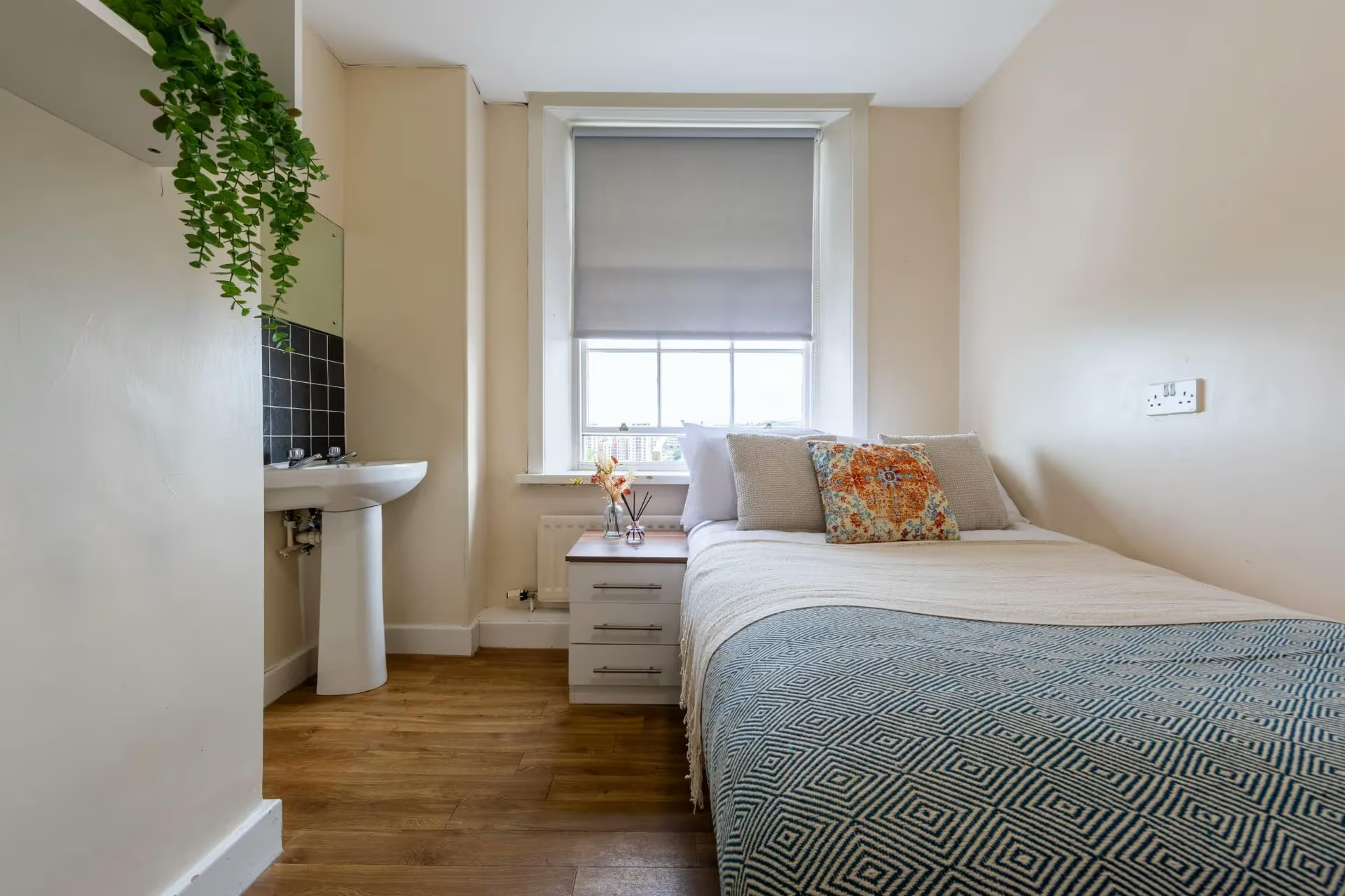 Silver Non En-Suite - 11