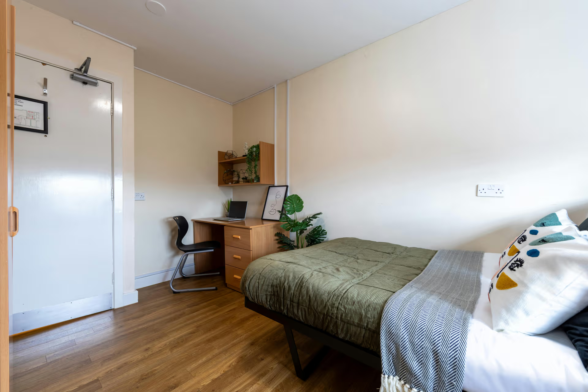 Gold Non En-Suite - 8