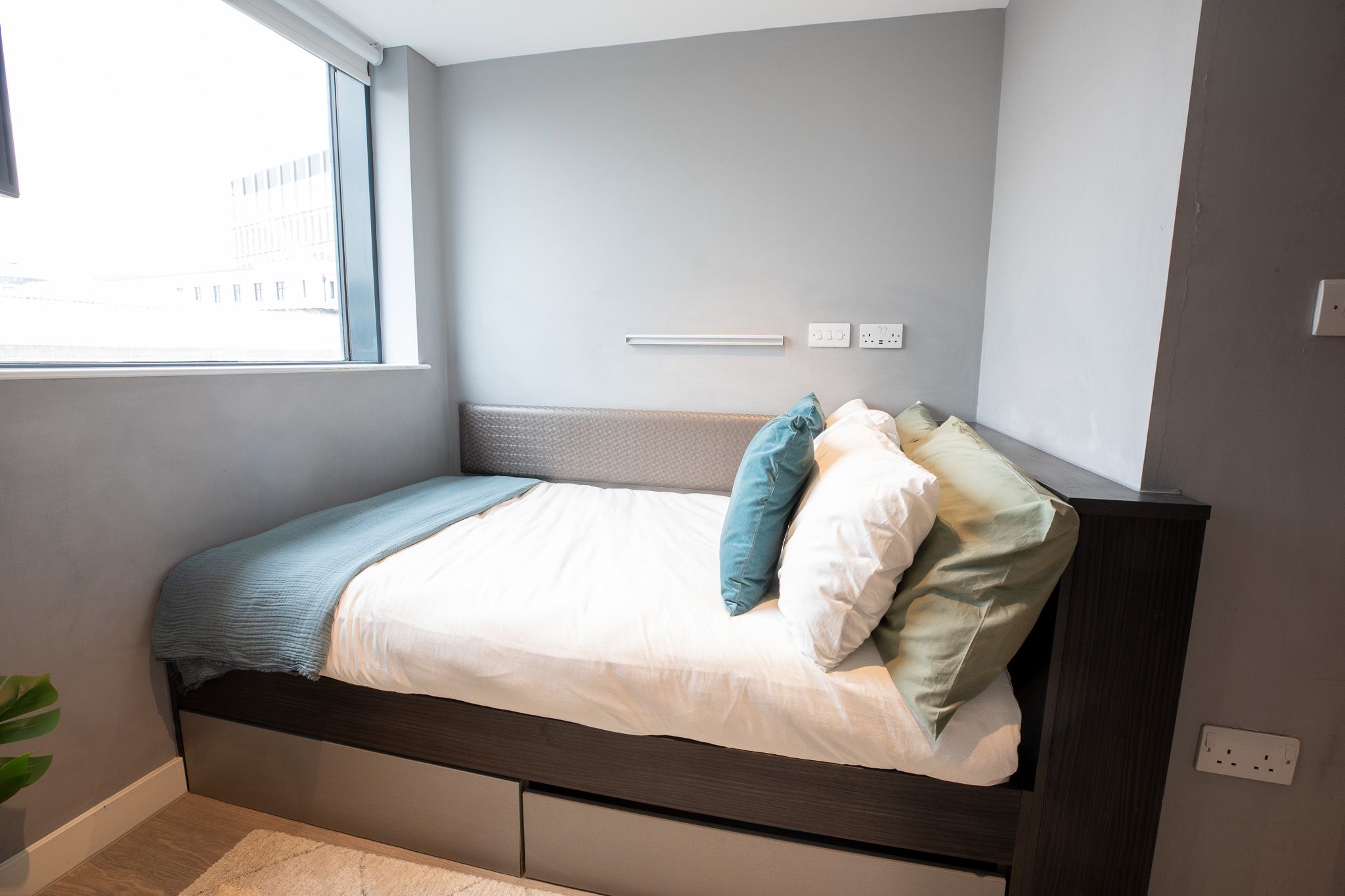  Deluxe 2-Bed Apartment  -  Collegiate Plummer House  - Gallery -  1