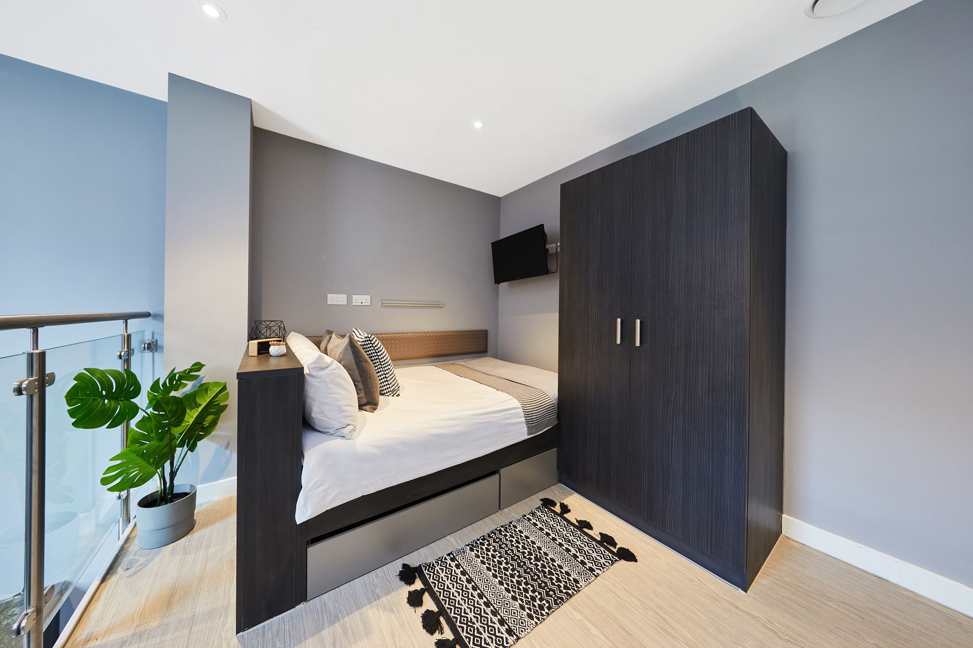  Gold Mezzanine Apartment  -  Collegiate Plummer House  - Gallery -  1