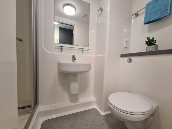  En-Suite Bronze  -  St James' Point Roost  - Gallery -  3
