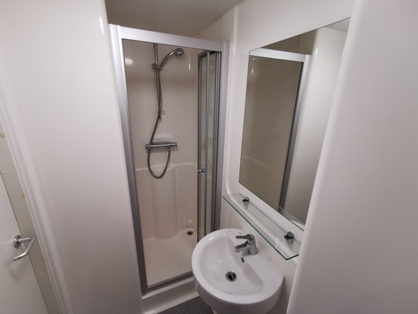  En-Suite Bronze  -  St James' Point Roost  - Gallery -  4