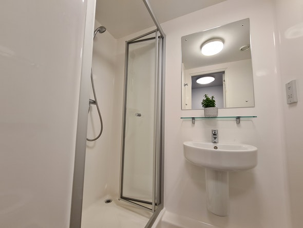  Studio Silver  -  St James' Point Roost  - Gallery -  3
