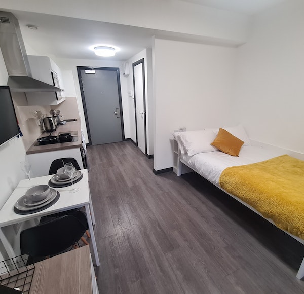  Studio Platinum - Top Floor  -  St James' House Roost  - Gallery -  1