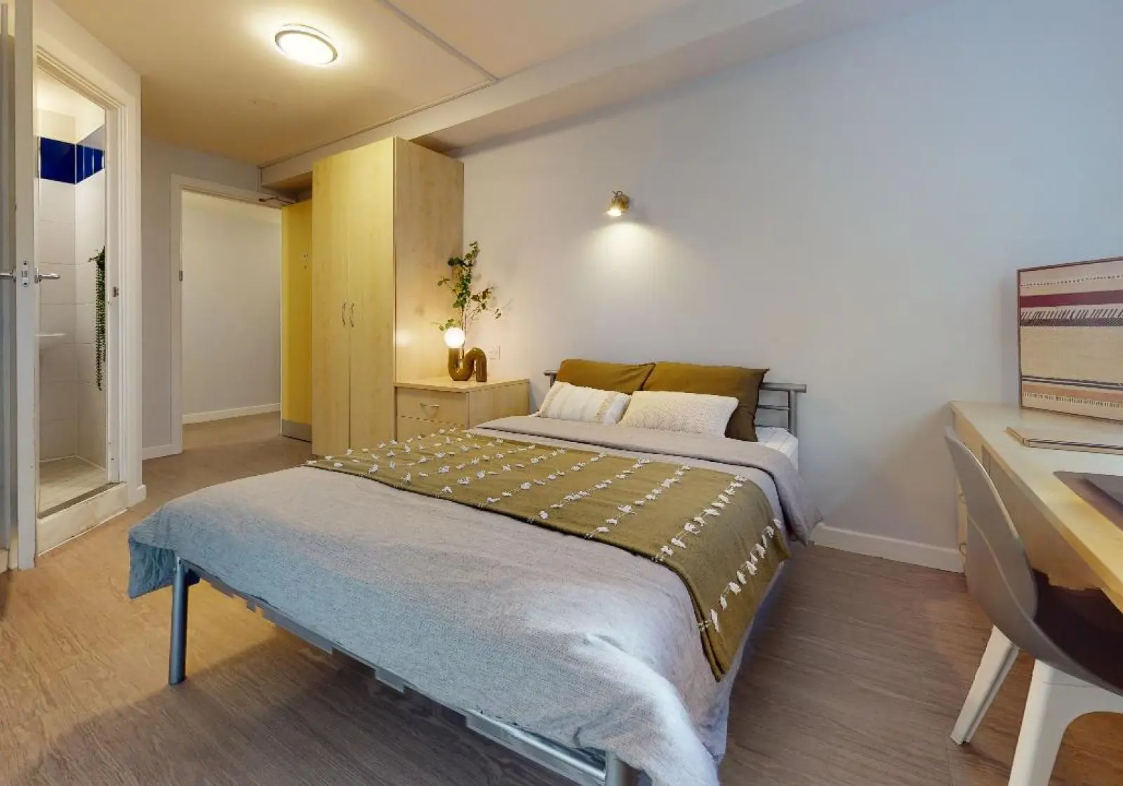 Silver En-Suite Plus - iQ Fenton House - Gallery - 3