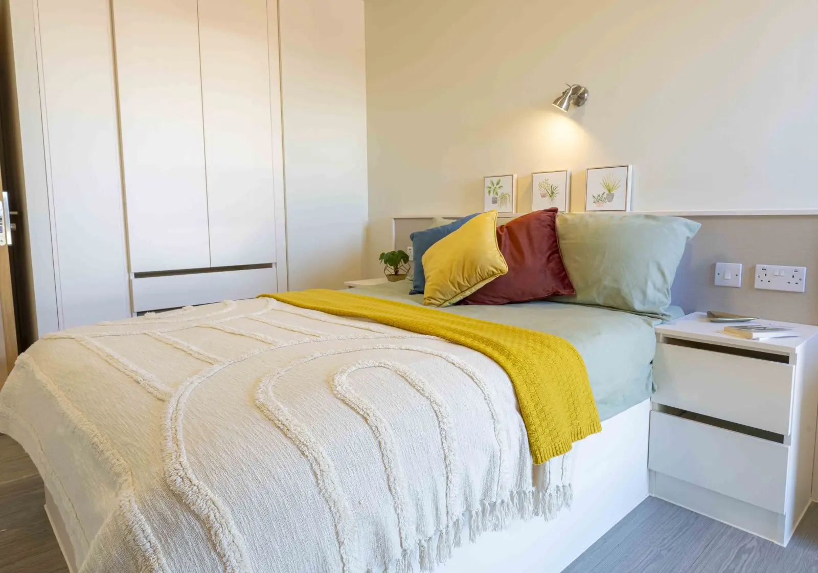 Penthouse 2 Bed - iQ Kerria Apartments - Gallery - 14