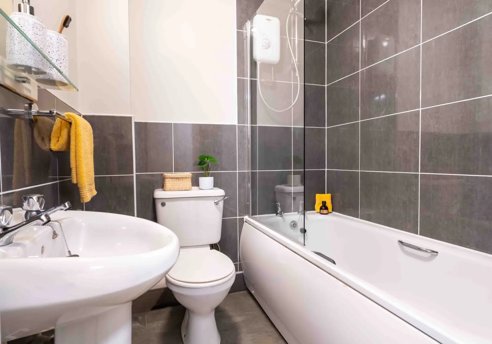 Silver 1 Bed Plus - iQ Kerria Apartments - Gallery - 5