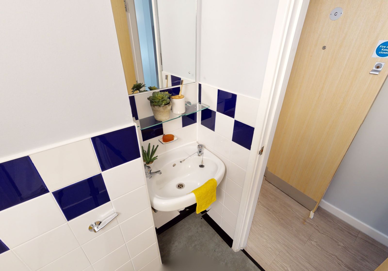  Gold En-Suite  -  iQ Great Newton House  - Gallery -  4