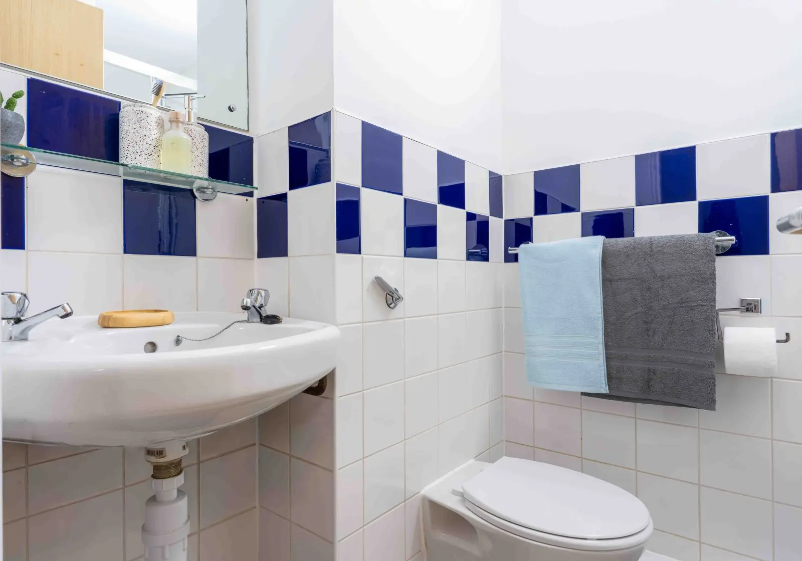  Silver En-Suite Plus-2627  -  iQ Great Newton House  - Gallery -  4