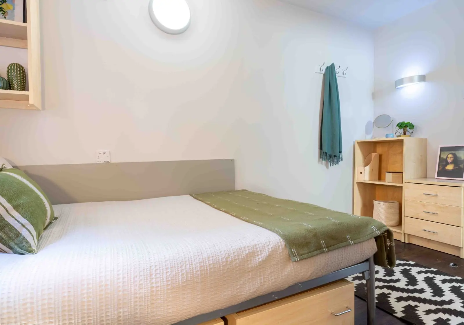  Silver En-Suite Plus-2627  -  iQ Great Newton House  - Gallery -  2