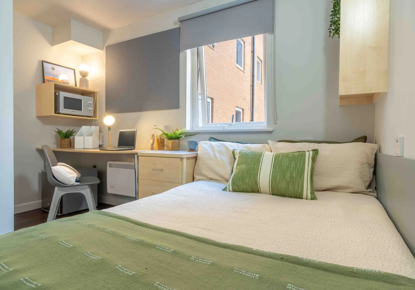  Silver En-Suite Plus-2627  -  iQ Great Newton House  - Gallery -  1