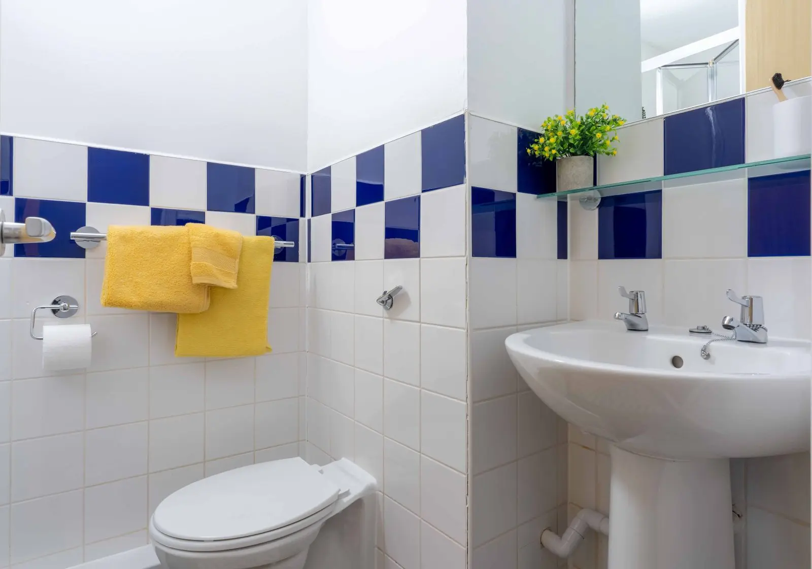  Silver En-Suite-2627  -  iQ Great Newton House  - Gallery -  4