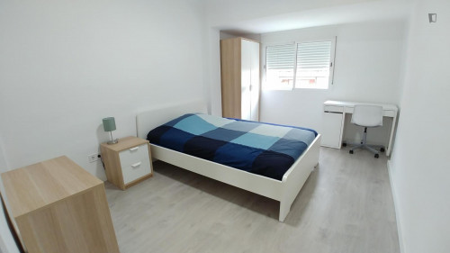 4 bedroom apartment close to Blasco Ibañez