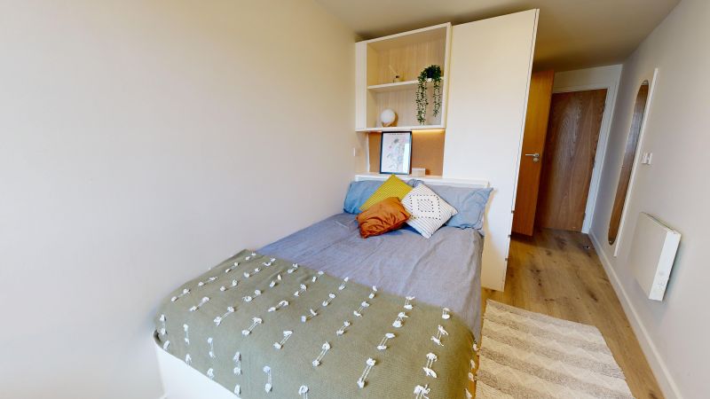  اونسويت - سلفر  -  iQ Bristol  - Gallery -  1