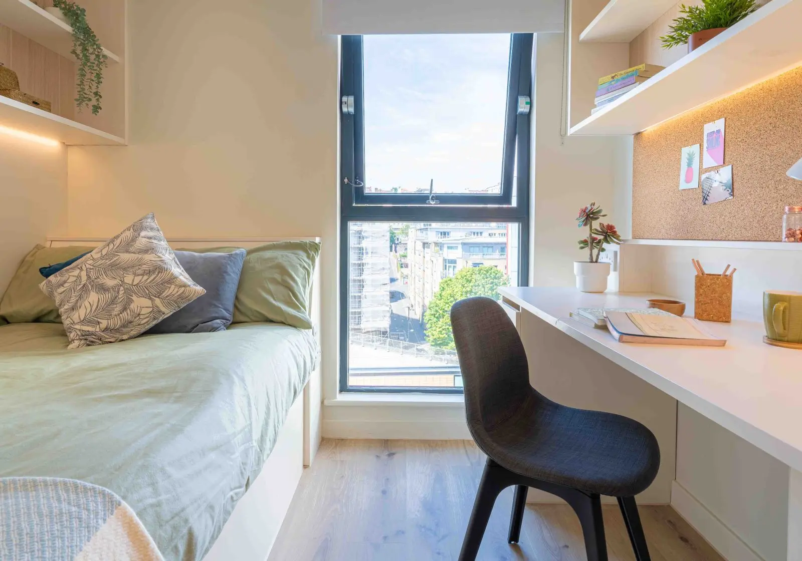  Gold En-Suite Plus  -  iQ Bristol  - Gallery -  3