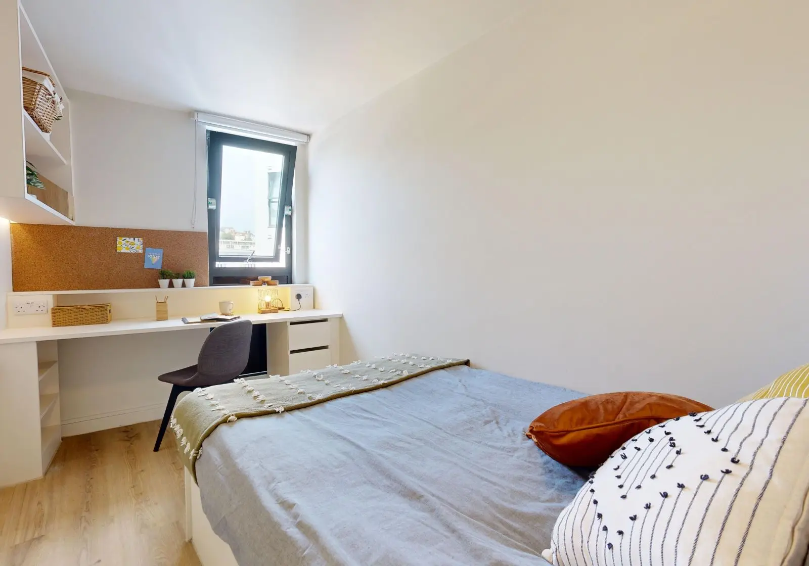  Silver En-Suite Plus  -  iQ Bristol  - Gallery -  3