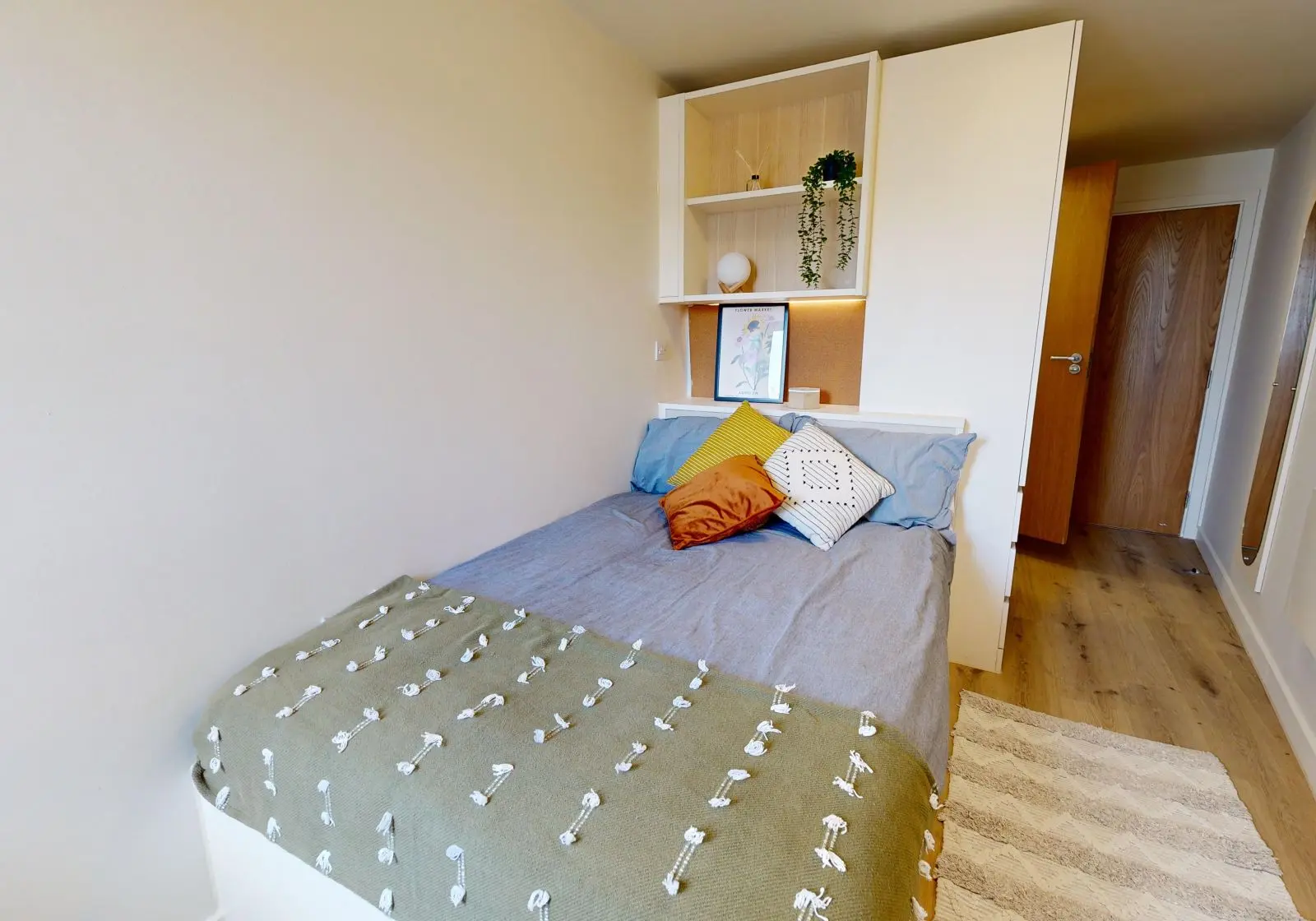  Silver En-Suite Plus  -  iQ Bristol  - Gallery -  1