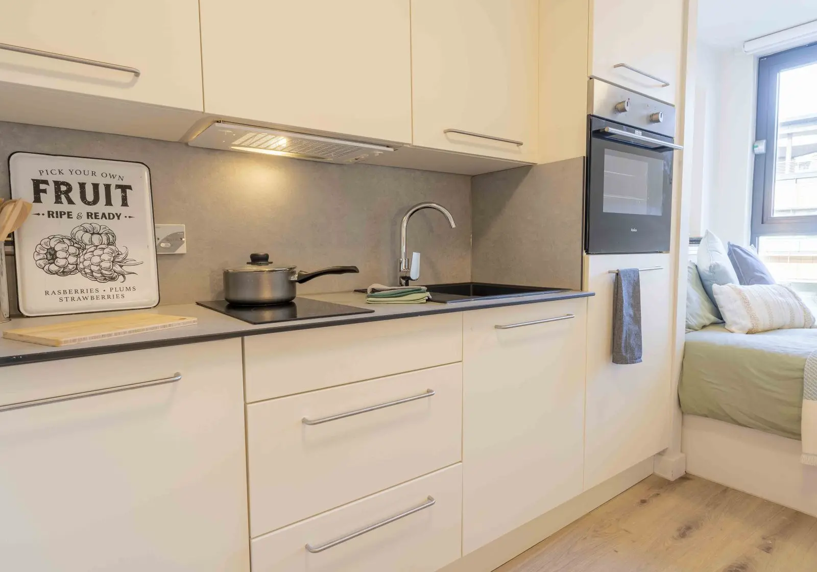  Bronze Studio Plus  -  iQ Bristol  - Gallery -  6