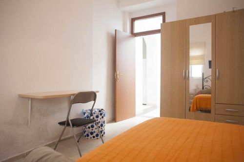 Fabulous single bedroom set close to several universities
