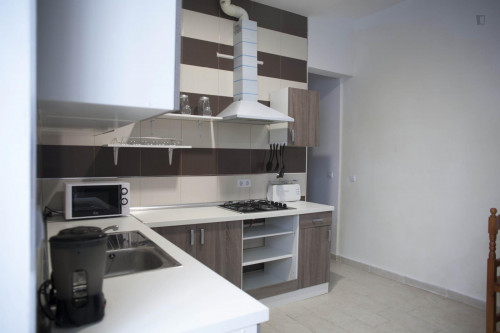 Fabulous single bedroom set close to several universities