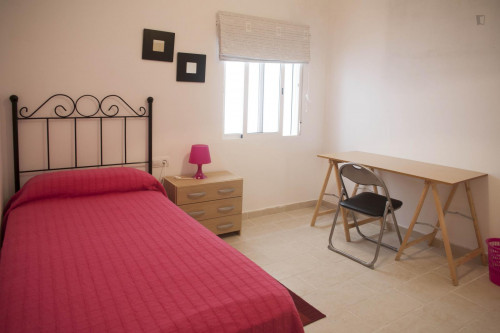 Lovely single bedroom in walking distance from Universidad de Cádiz