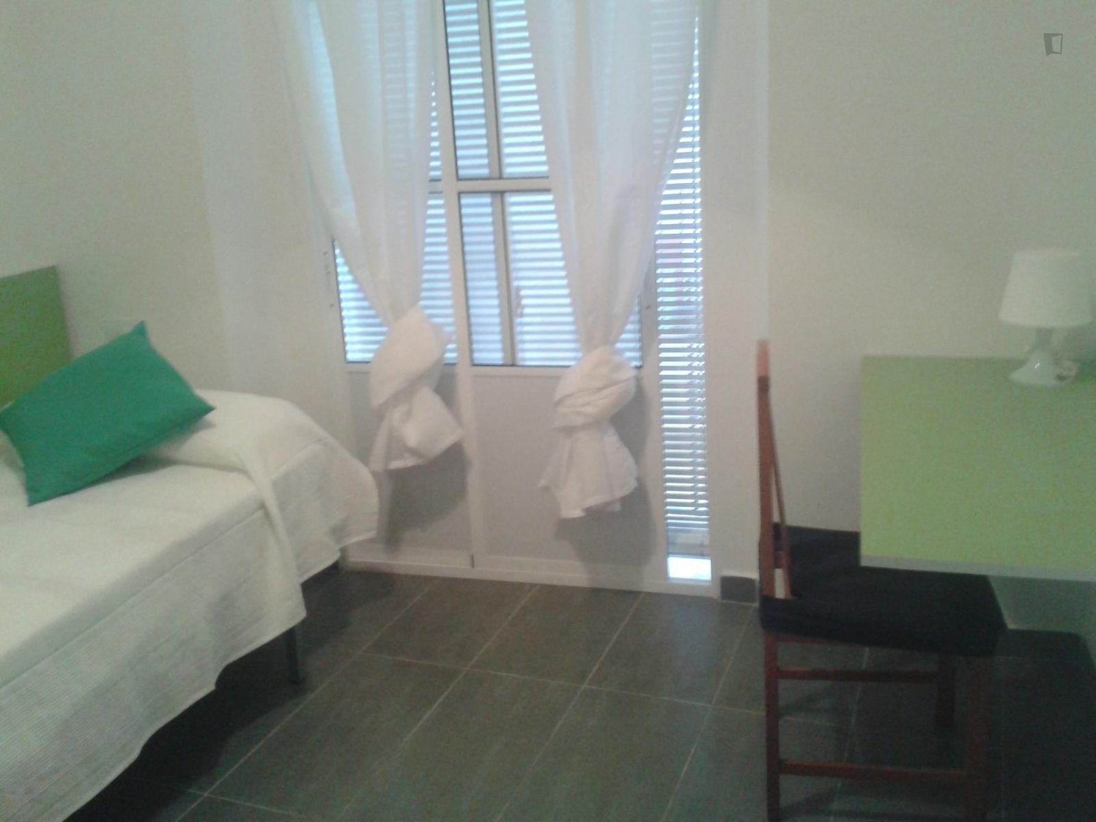 Humble Single Bedroom Close To Universidad De Cádiz - 1