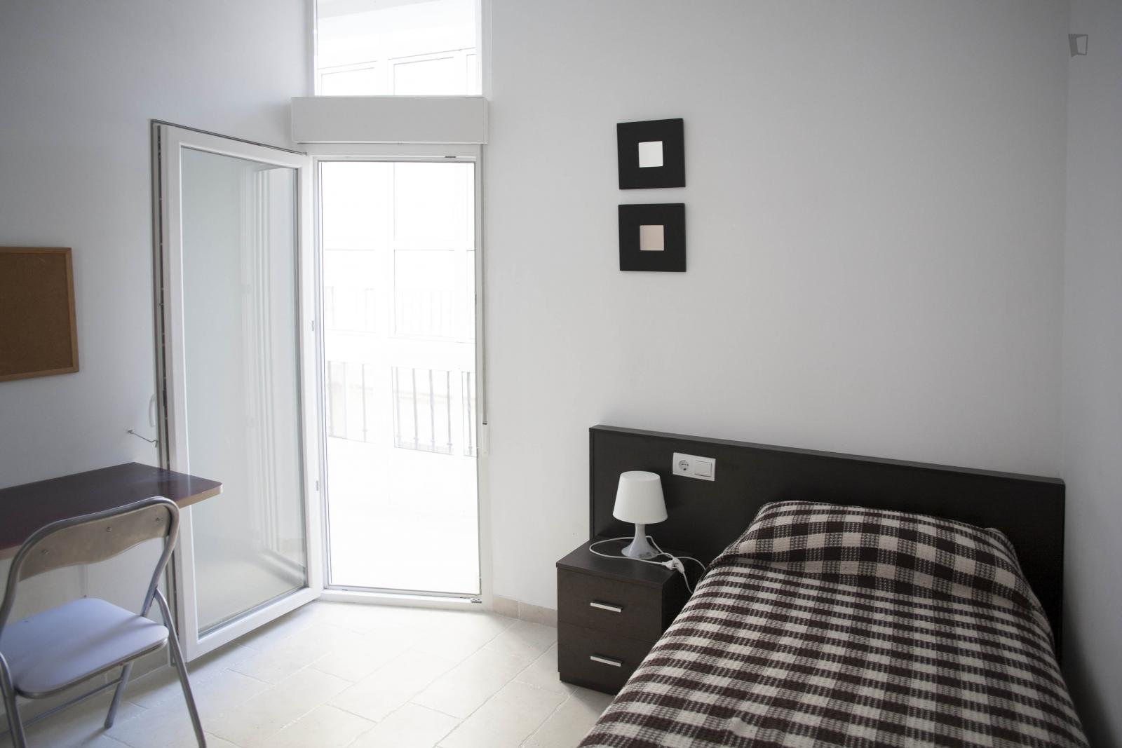  Marvelous Single Bedroom Minutes Walking To Universidad De Cádiz  -  Marvelous single bedroom minutes walking to Universidad de Cádiz  - Gallery -  1