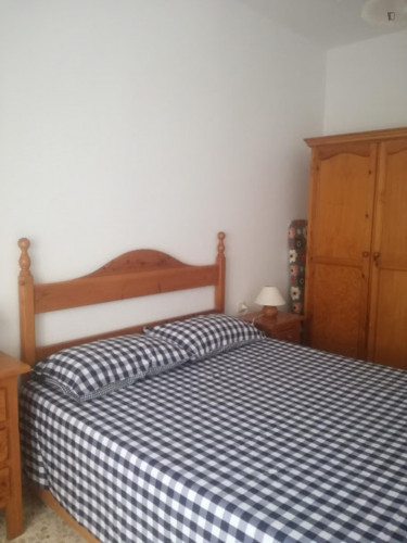 Nice single bedroom in a two bedroom apartment. - Gallery - 28