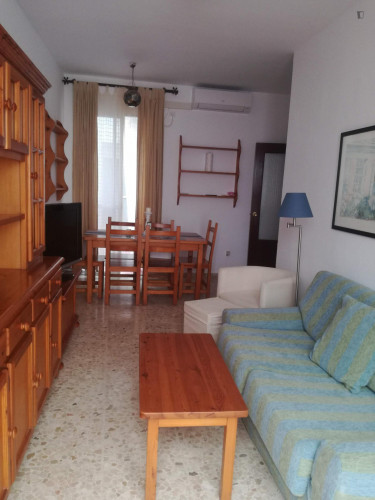 Nice single bedroom in a two bedroom apartment. - Gallery - 8