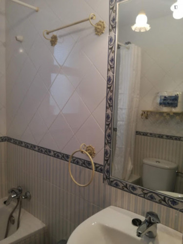 Nice single bedroom in a two bedroom apartment. - Gallery - 36