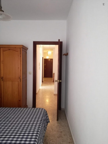Nice single bedroom in a two bedroom apartment. - Gallery - 31