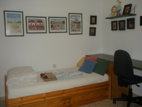 Nice single bedroom in a two bedroom apartment. - Gallery - 30