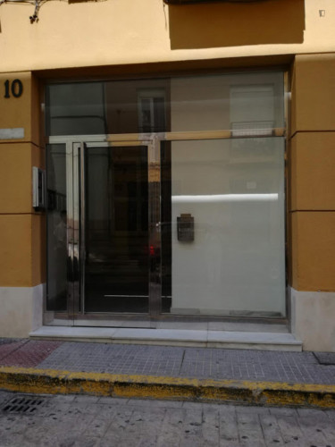 Nice single bedroom in a two bedroom apartment. - Gallery - 19