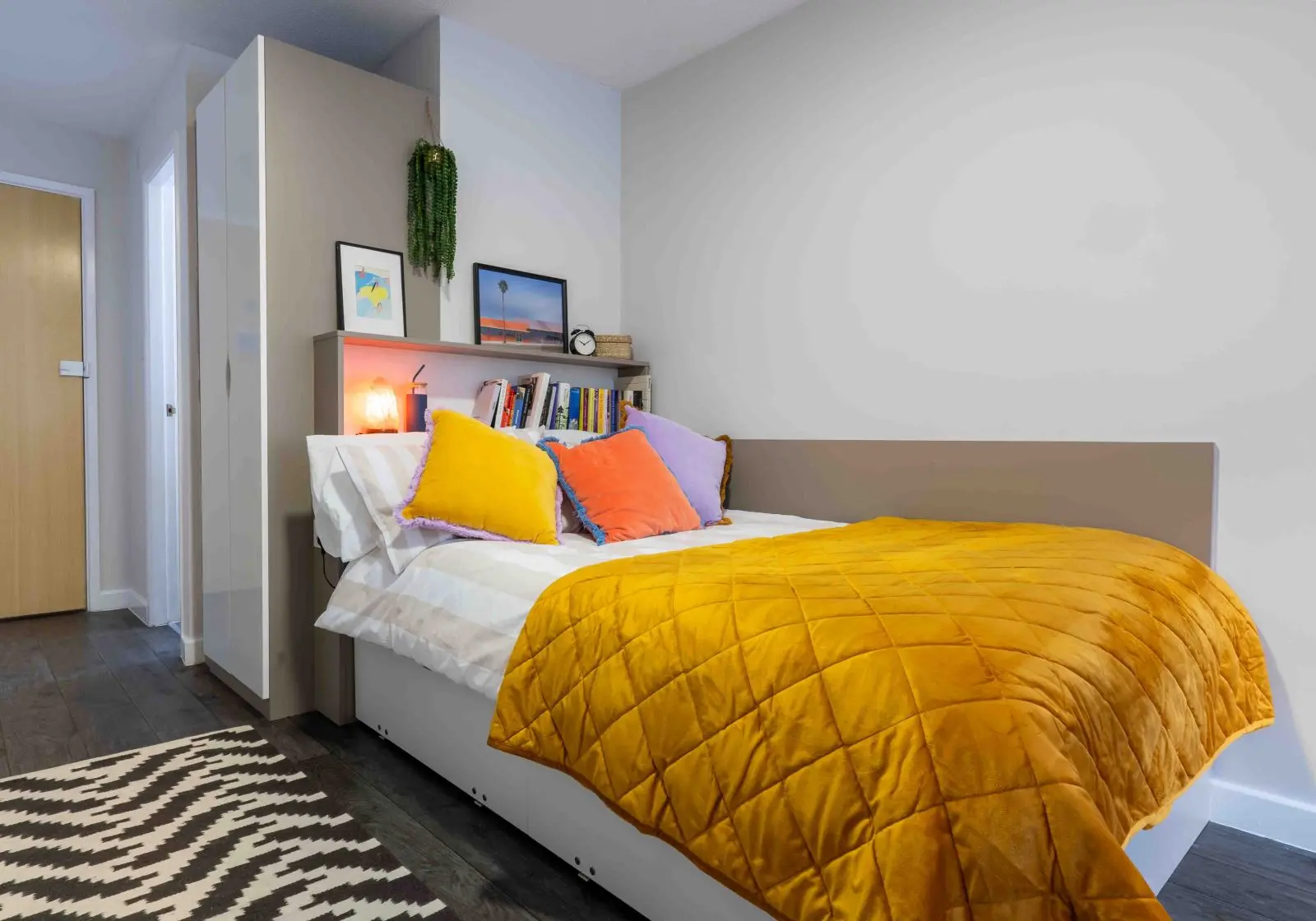 Gold En-Suite - IQ Ty Willis House - Gallery - 1