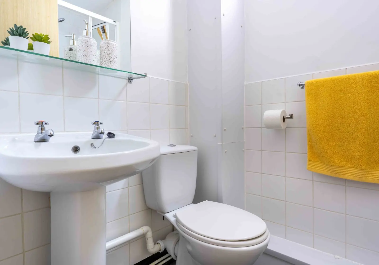 Gold En-Suite - IQ Ty Willis House - Gallery - 4