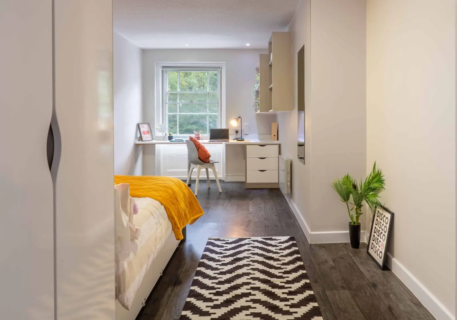 Gold En-Suite - IQ Ty Willis House - Gallery - 2