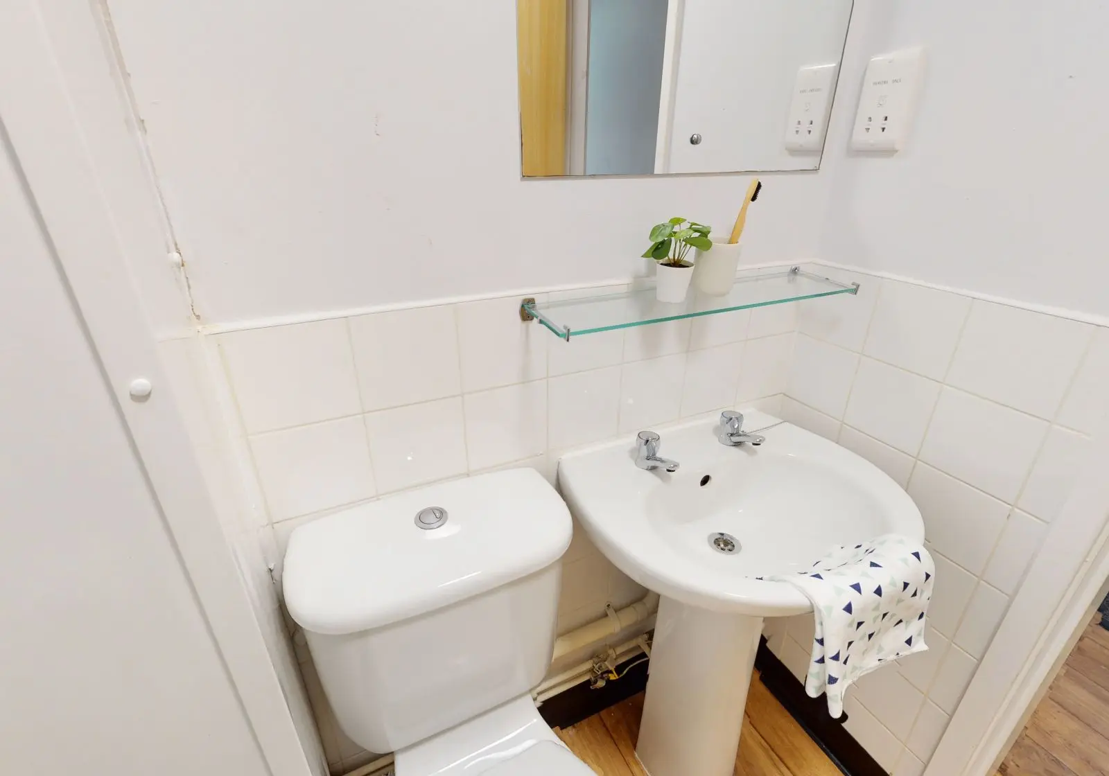  Silver En-Suite-2627  -  IQ Ty Willis House  - Gallery -  3