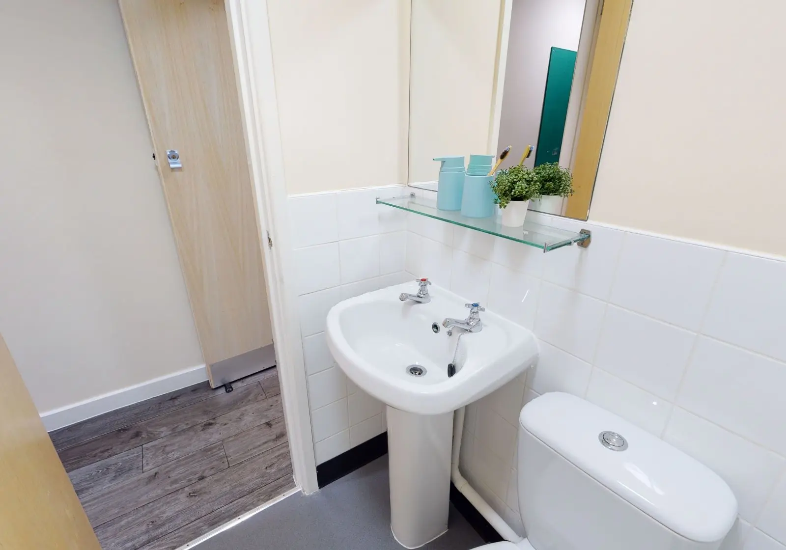  Bronze En-Suite Plus-2627  -  IQ Ty Willis House  - Gallery -  3