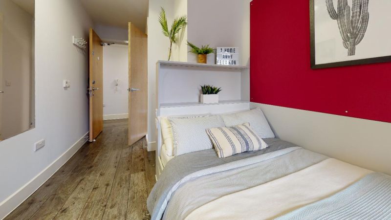  Silver En-Suite Plus  -  iQ Castings  - Gallery -  1