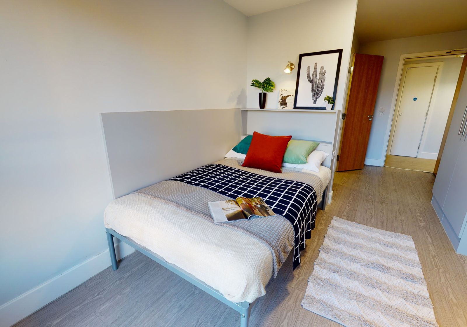 Silver En-Suite - iQ Fountainbridge - Gallery - 6